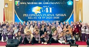Penuh Khidmat, SMAN 1 Blambangan Umpu Lepas Siswa Angkatan ke-41 di GSG Pemkab Way Kanan