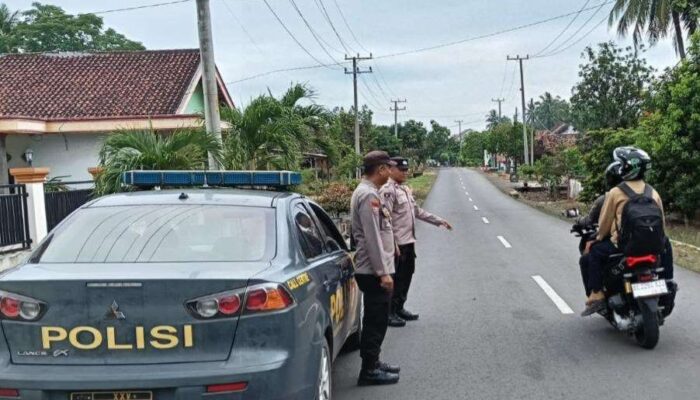 Perkuat Sinergi, Polsek Way Tuba Gelar Patroli Dialogis dan Sosialisasi Sabuk Kamtibmas