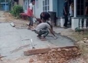 Geliat Swadaya di Sakal Tapus,Saat Warga Patungan Perbaiki Jalan Vital yang Terabaikan