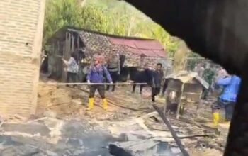 Dengar Suara Benda Jatuh, Warga Blambangan Umpu Kaget Lihat Rumah Tetangga Sudah Dilalap Api